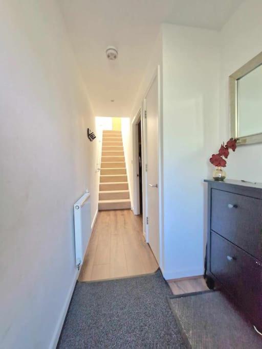 Explore London: 2 Bedroom House In Wood Casa de Férias *